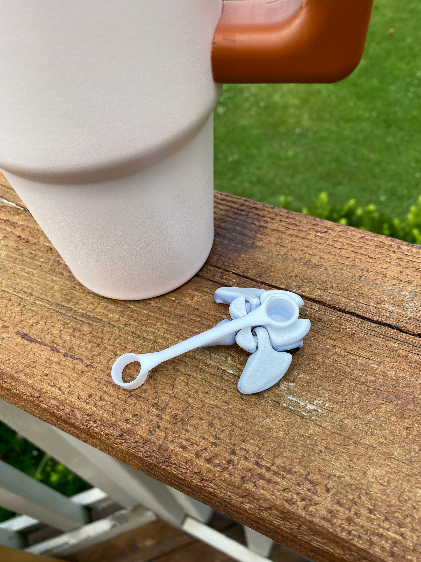Stingray Manta Ray Sea Life Cute Articulated Sting Ray Straw Topper/ Charm for Stanely Tumblers and other 9.5mm Straws