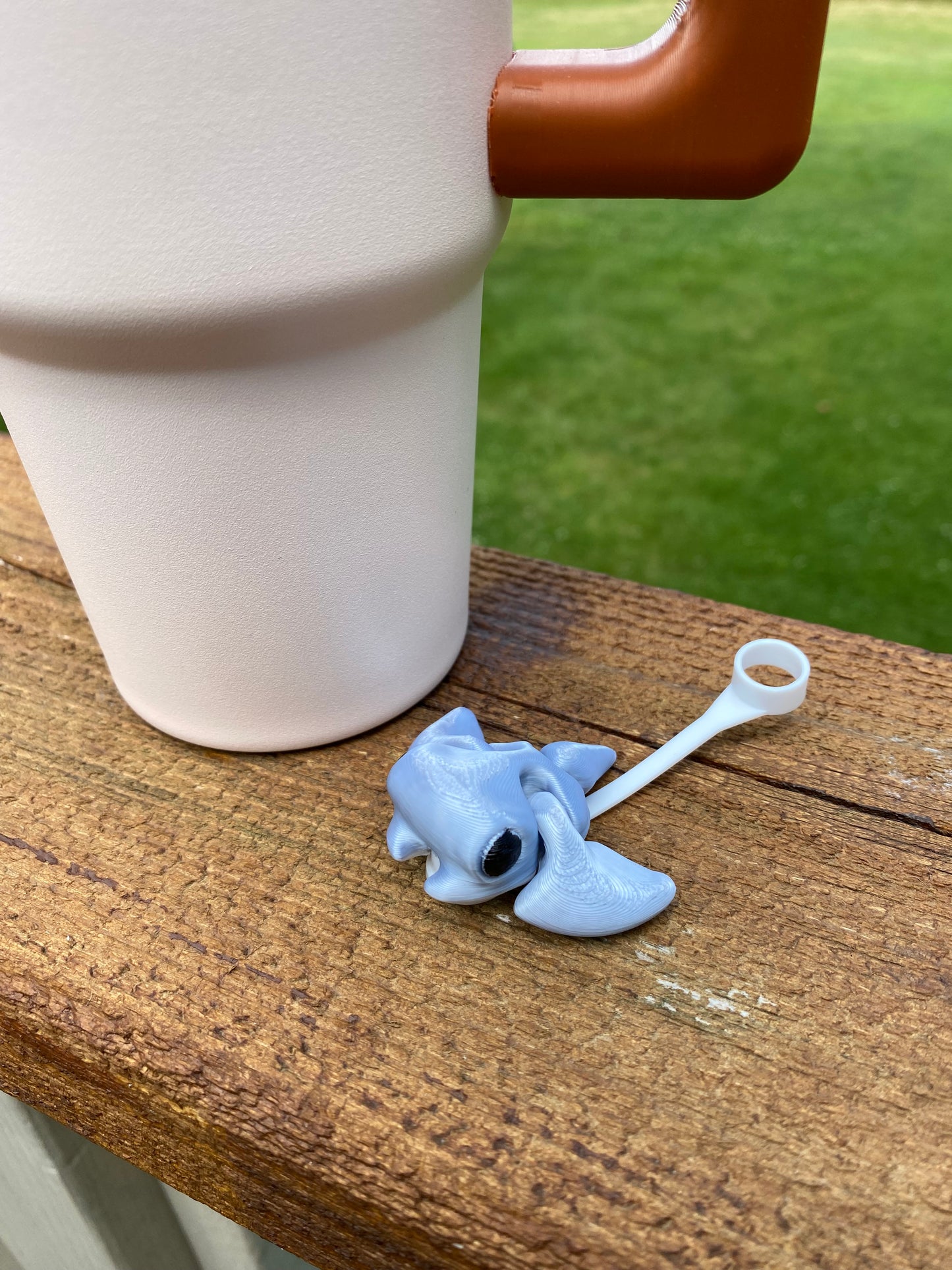 Stingray Manta Ray Sea Life Cute Articulated Sting Ray Straw Topper/ Charm for Stanely Tumblers and other 9.5mm Straws